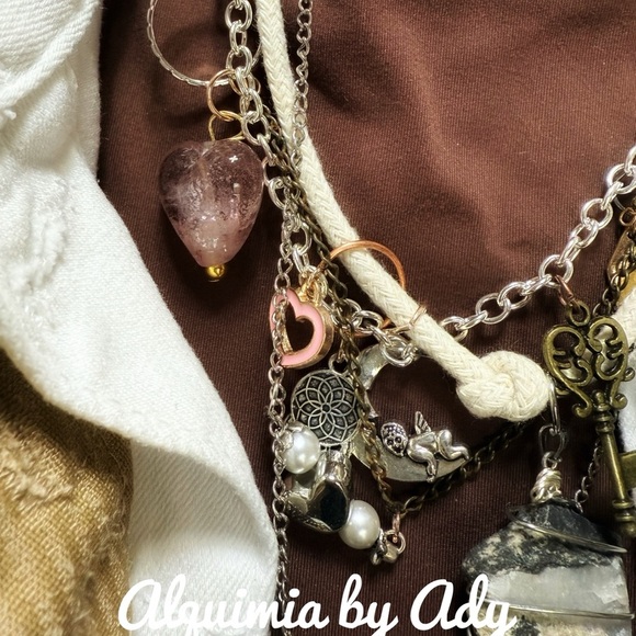 Vintage eclectic multi charms necklace - Picture 4 of 8